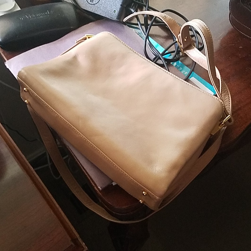 Light tan crossbody leather bag